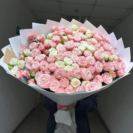 Кустовая пионовидная роза
