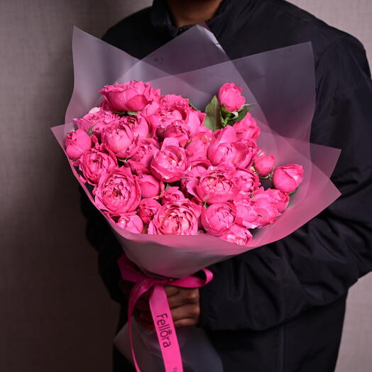 11 Julietta Cerise Roses Bouquet-5691