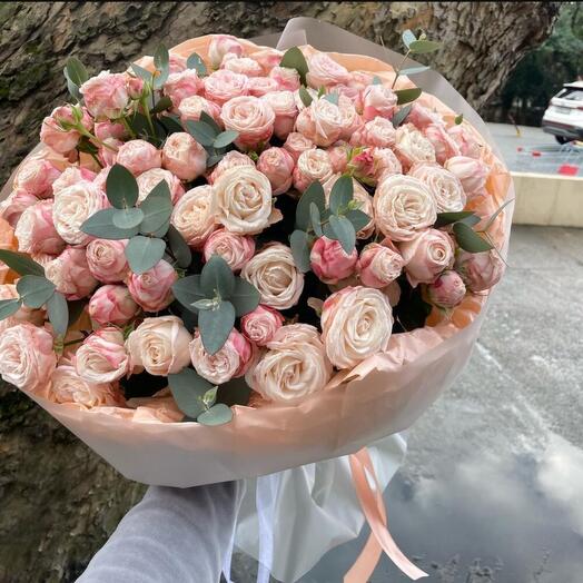 Букет из  кустовых роз бомбастик