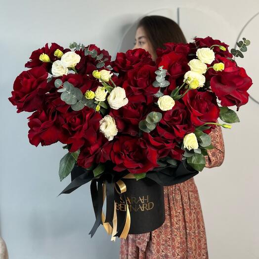 Композиция из красных роз