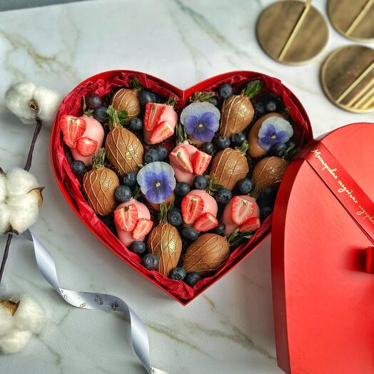 Клубника в двух шоколадах в виде сердца «Для самой♥️»