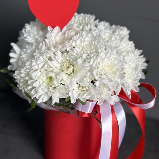 Цветы в коробке Love is
