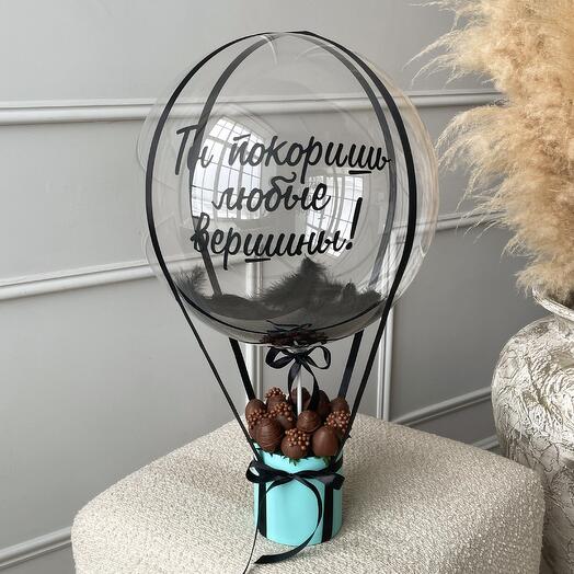Клубника в шоколаде с шаром  "Токио" для любимого мужчины