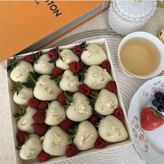 Клубника в шоколаде, набор 16 ягод