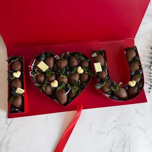Premium клубника 24 шт в коробке I love you ко дню всех влюбленных