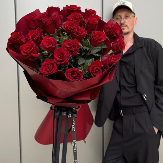 Моно букет из 25 высоких роз