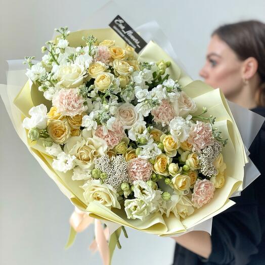 Время романтики 💛 Весенний букет с розами