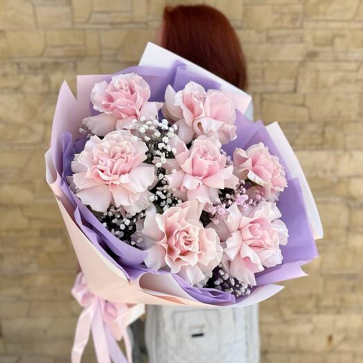 Букет из 7 Французских роз с гипсофилой