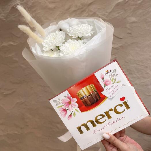 Букет из хризантемы, хлопка, лагуруса с шоколадом мерси