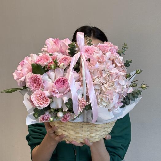 Корзина с французскими розами