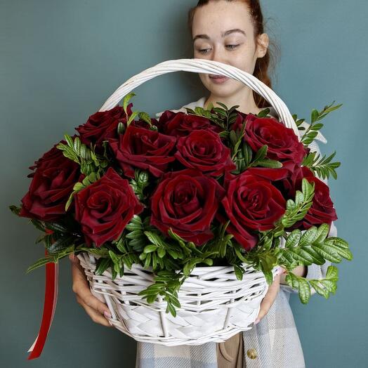Корзина с красной розой