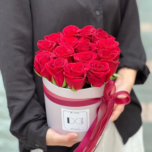 15 роз в шляпной коробке