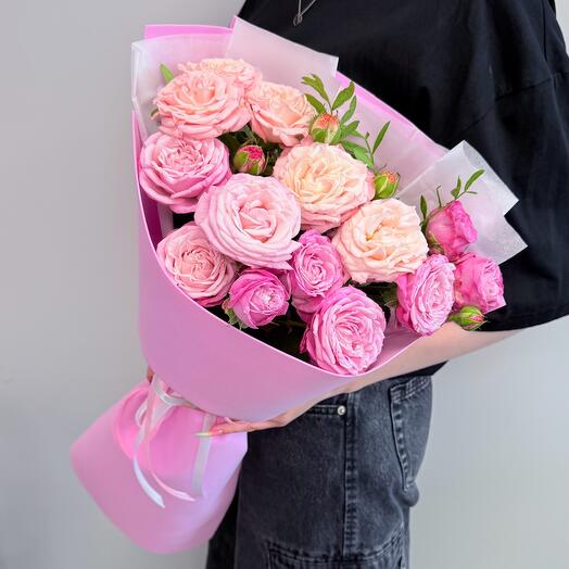 Букет из пион.роз кустовых Бомбастик в упаковке