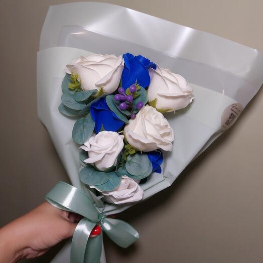 Букет из пенных мыльных цветов