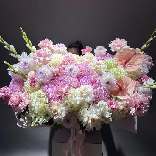 Корзина с цветами with love