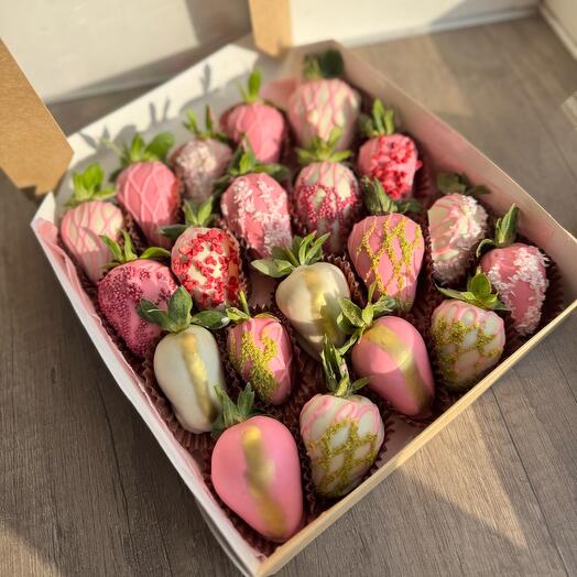 Набор из клубники в белом шоколаде 20 штук