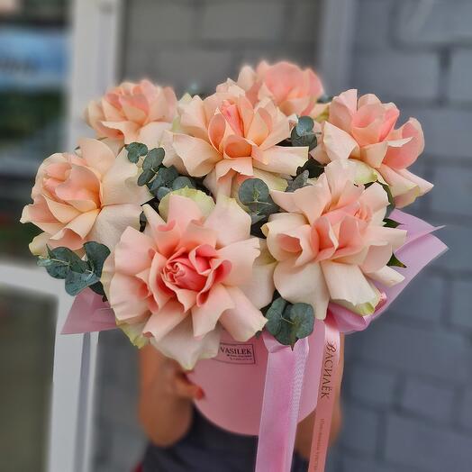 Французские розы в шляпной коробке😍