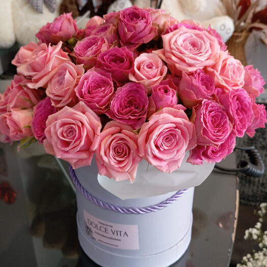 Caixa de flores com mix de rosas selvagens