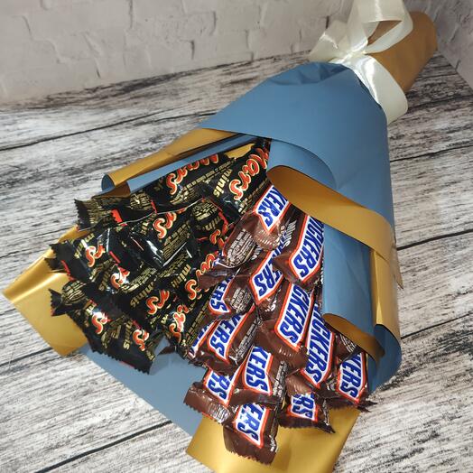 Букет из конфет Сникерс (Snickers) и Марс (Mars)
