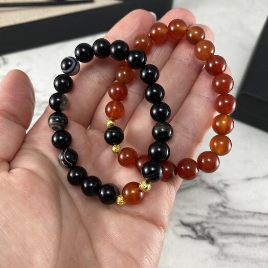 Парные браслеты из черного агата и сердолика