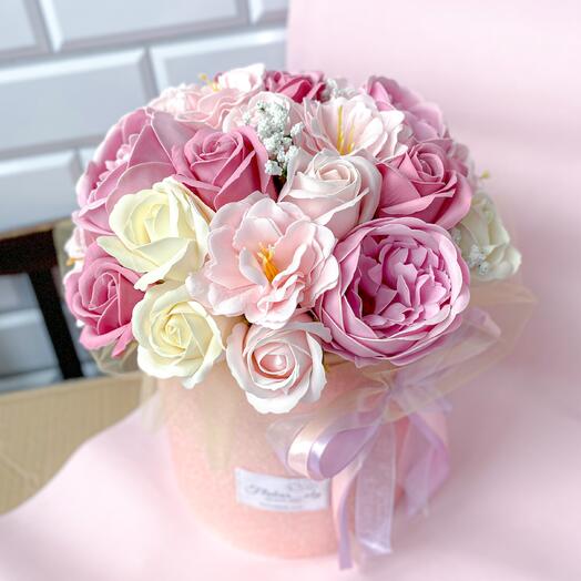 Букет из мыла в блестящей коробке | пион, роза, камелия