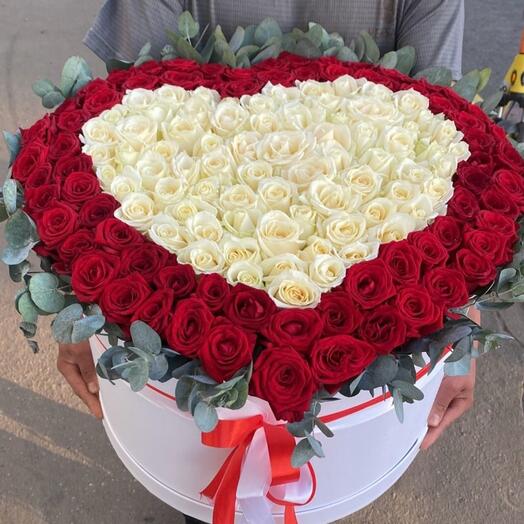 Коробка из 151 розы в форме сердца