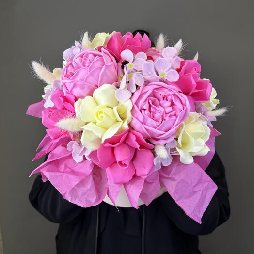 Композиция из мыльных цветов с лагурусом «Моя нежная»