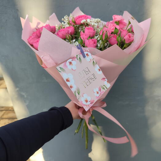 Малиновая кустовая роза