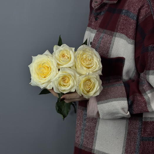 Букет из 5 роз 50 см сорта Канделайт под ленту