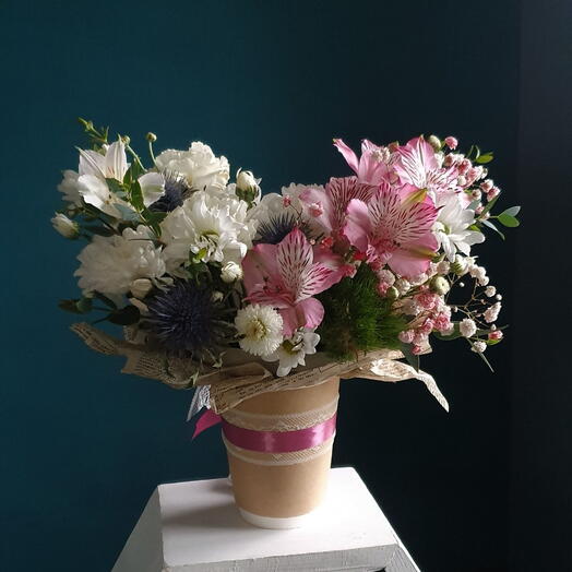 Цветы в стакане на губке