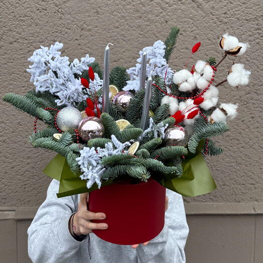 Праздничная композиция из нобилиса и хлопка