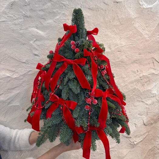 Ель из нобилиса с бархатными лентами