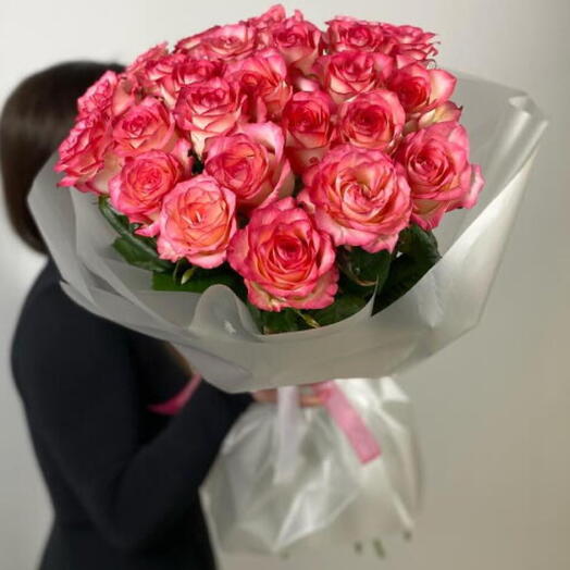Роскошный букет из 25 розовых роз Джумилия ПРЕМИУМ