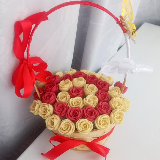 Корзинка с шоколадными розами 37 штук