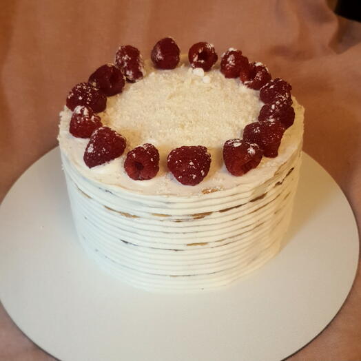 Торт Молочная девочка с ягодами с ягодной начинкой, маме, на день рождения,  бабушке, любимой