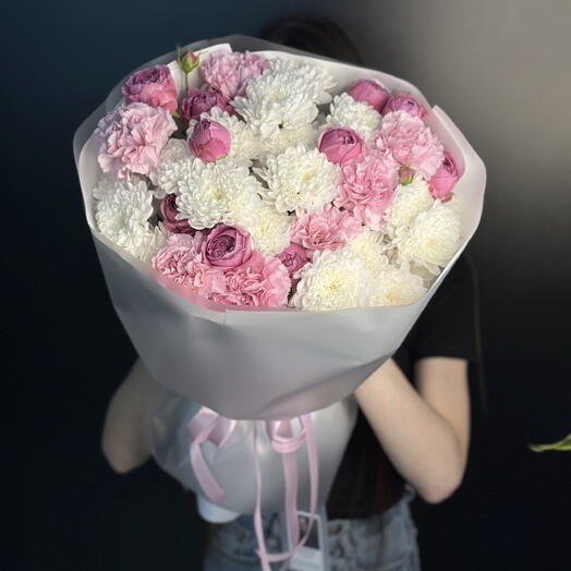 Сборный букет из пионовидных роз, хризантем и стойких диантусов💗