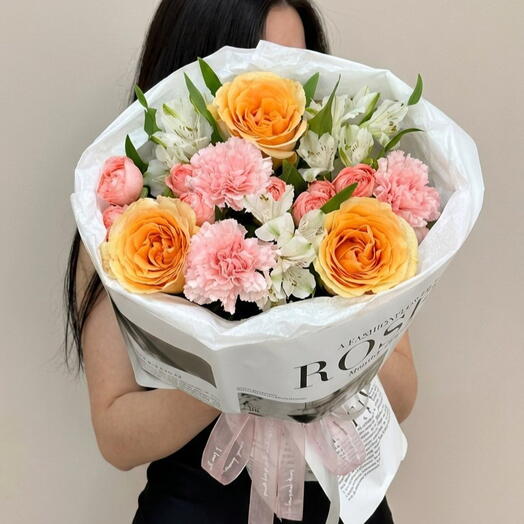 Сочный яркий букет 🧡 С эксклюзивными розами эквадор, диантусами, альстромерией и кустовыми розами