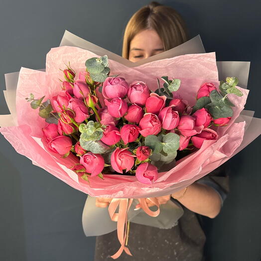«Розовая дымка» — букет из пионовидных роз Silva Pink с эвкалиптом 🌸🌿