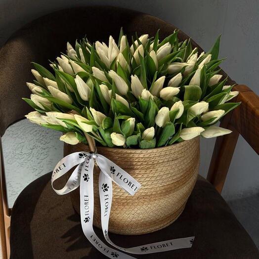 Корзина с цветами тюльпан 79