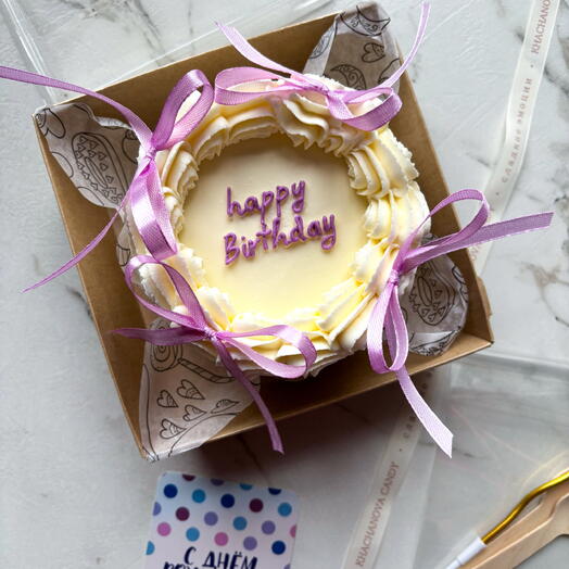 Бенто торт ламбет с рюшами и бантиками «с днем рождения, happy birthday» филотетовый девушке, подруге, дочери