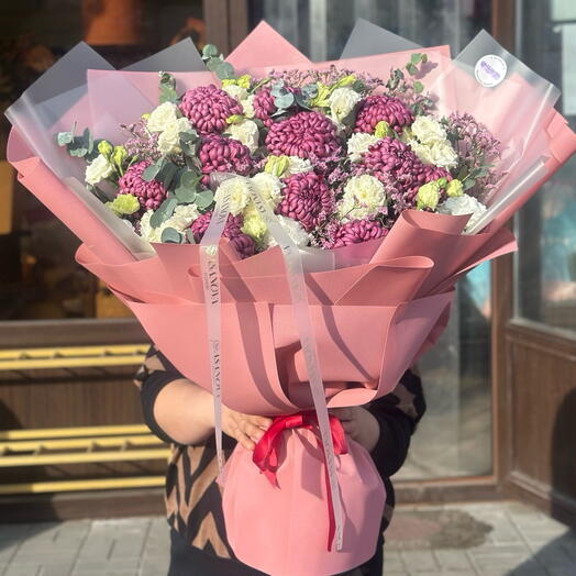 Микс букет с хризантемой бигуди