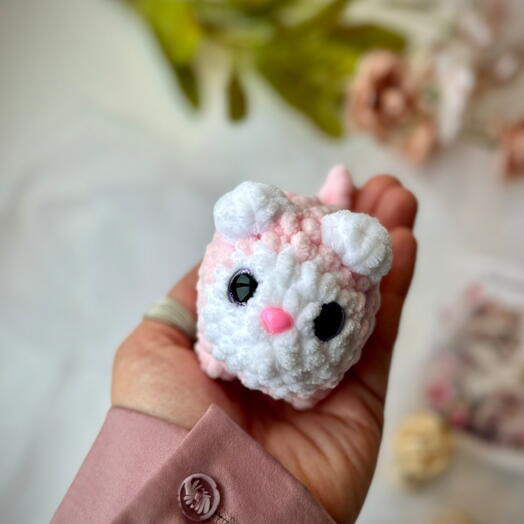 Маленький розовый котик. Милая игрушка, обвес или брелок