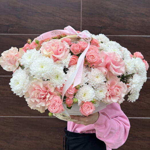 Роскошная большая и нежная корзина  выразит самые сильные чувства