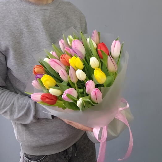 Тюльпаны | Букет из 35 тюльпанов в матовой плёнке