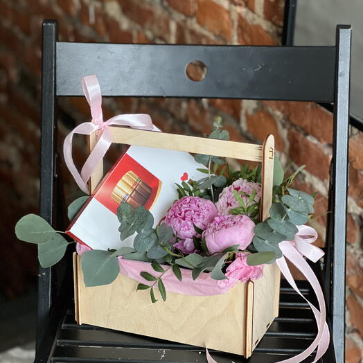 Пионы с конфетами