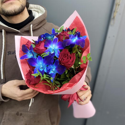 Букет из розы с орхидей