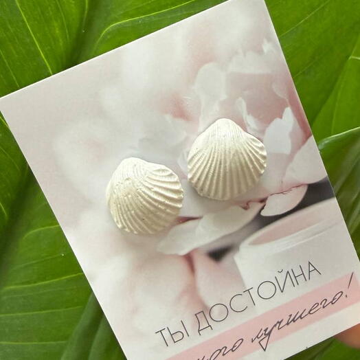 Серьги -гвоздики ручной работы в виде ракушек