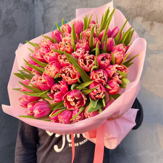 Пионовидные тюльпаны, букет из 51 тюльпана Columbus
