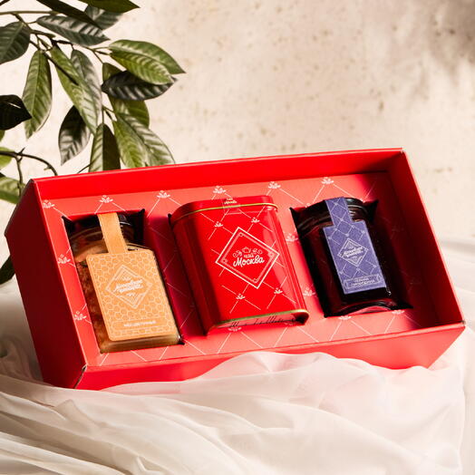 Набор подарочный, чайный "Московское чаепитие" с цветочным медом и вареньем из черной смородины