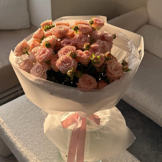Букет с кустовой розой